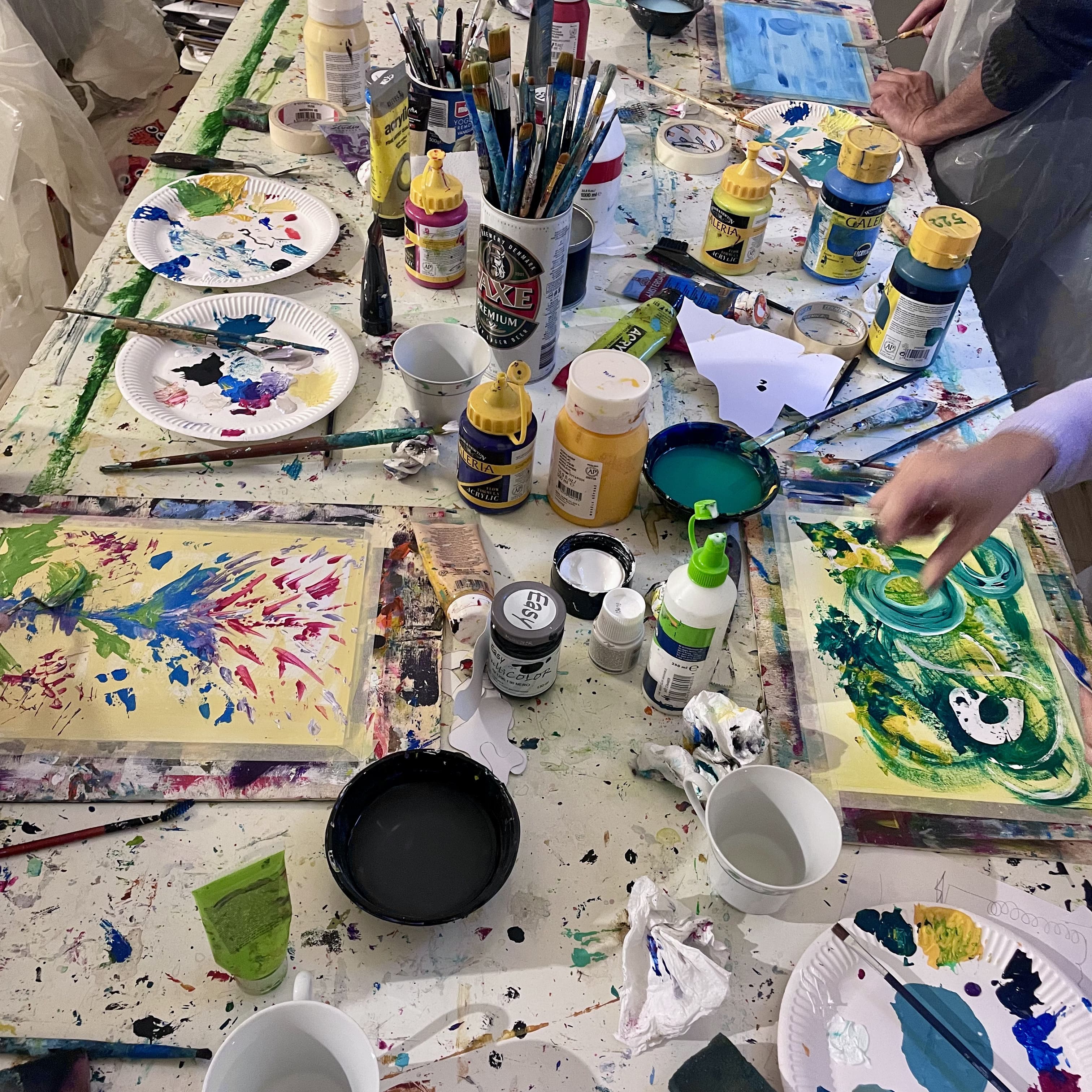 Un momento degli incontri aperti di pittura intuitiva
