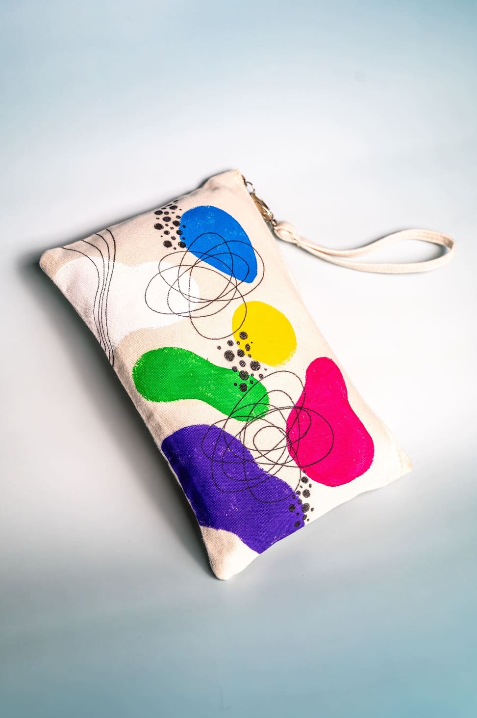 Artistic bag with abstract design and special texture